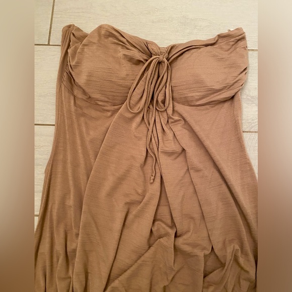 Women’s Size M Tan Strapless Top with Built in Bra Cups and Bow Detail at Front - Picture 3 of 7